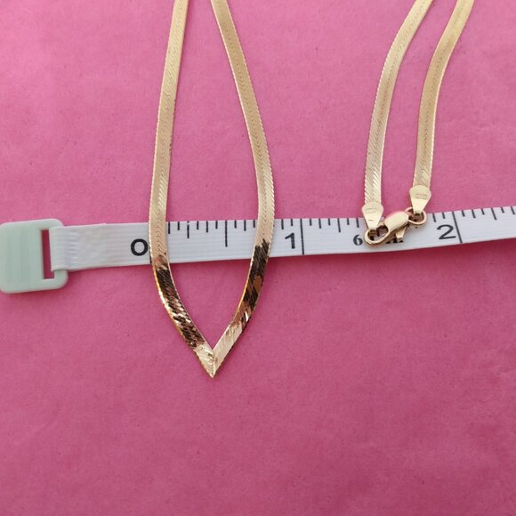 Beautiful solid 14kt gold, Chevron herringbone necklace. - Picture 3 of 12